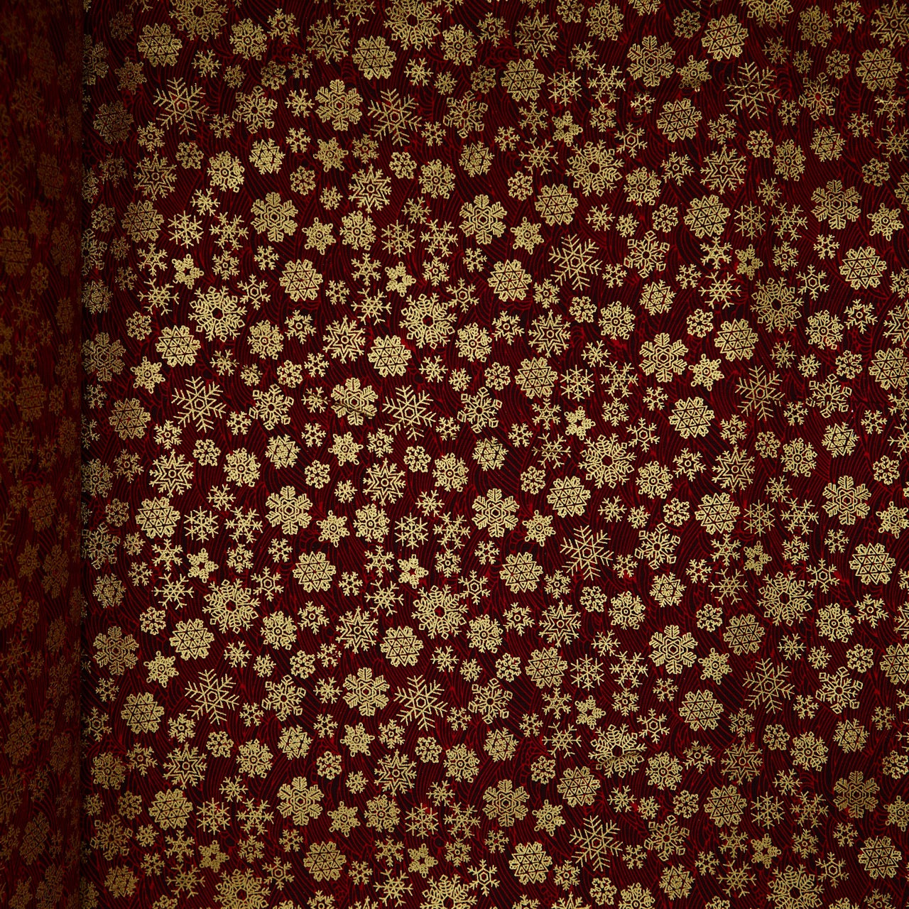 Cotton Metallic - Snowflakes - Red (full)