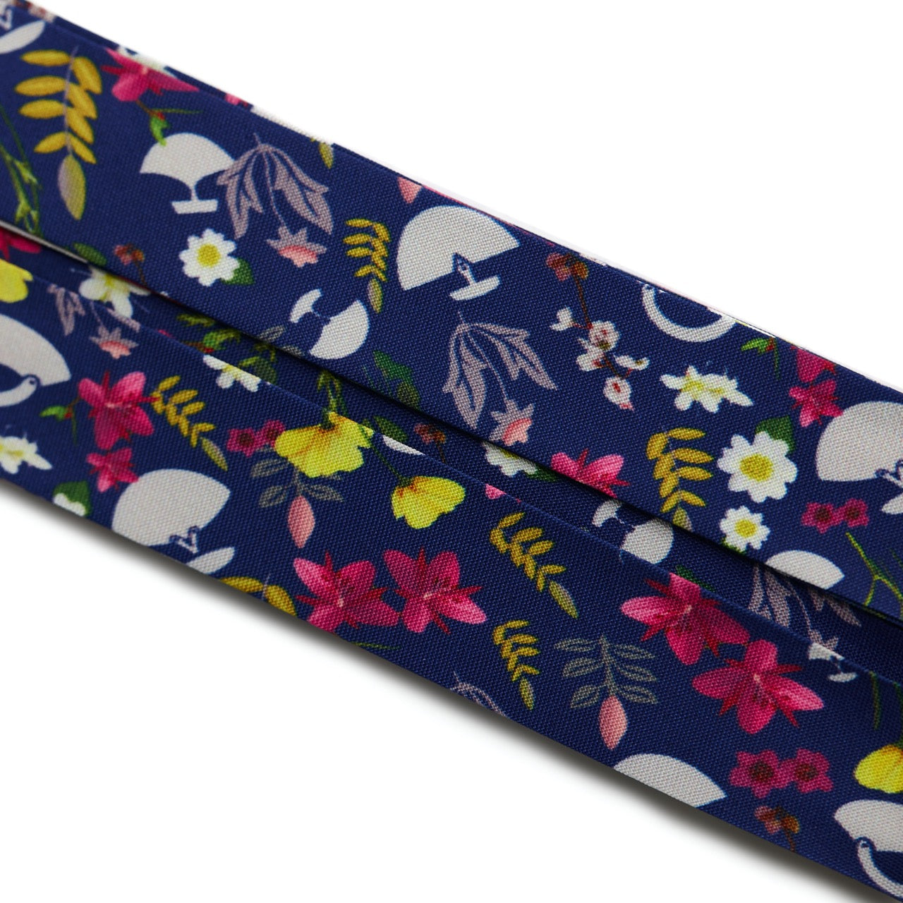 InukChic® Floral / Ulu Bias (Style 2) - Navy (detail)